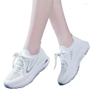 Sıradan Ayakkabı Nefes Alabilir ve Hafif Hava Mesh Kadın Koşusu Koşularınızda maksimum konfor performansı için tasarlanmıştır.