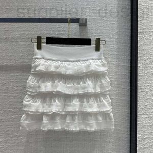 SKIRTS Designer 2024 Verão Novo saia da moda e elegante de bolo branco D604