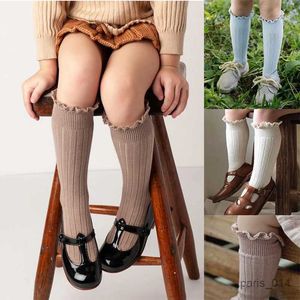 Barnstrumpor rufs Kids Knee High Socks Baby Girls Toddlers Long Soft Cotton Sock Spets Flower Children School Uniform Socks i 0-8 år