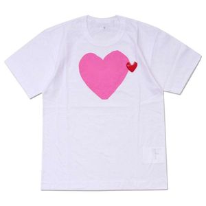 T-Shirt Play Men Designer Top-Qualität Luxus Mode Badge Herzrot Red Love T-Shirt Marke reine Baumwolle kurzärmelige farbenfrohe Augen Liebe männliche weibliche Paare Stil Stil