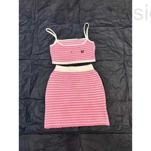 Tvådelad kläddesigner Shenzhen Nanhuo Huohuo ~ 24 sommar ny produkt rosa rand sling halv kjoluppsättning för kvinnor tt7l