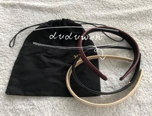 Fashion PU Leather Band Band Classic Hair Accessories Vintage Band Sign Clássico Party Gift Lockc com Dust Bag9336528