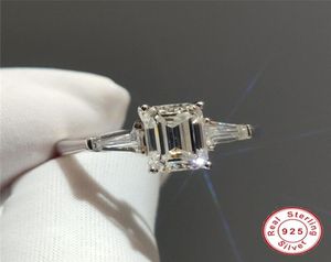 Anelli a grappolo Geoki 925 Sterling Silver Emerald Cut 1-2 CT passato TestColor Diamond VVS1 Anello nuziale Moissanite femmina Gioielli di lusso GI9262669