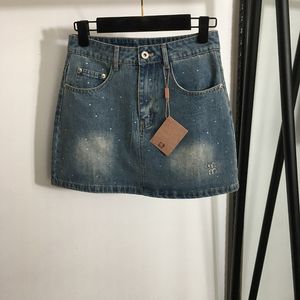 Modekristallkleid weibliche Jeans Shorts Luxusbriefe Jacquard Kleider Persönlichkeitshorts Trendy lässige Röcke