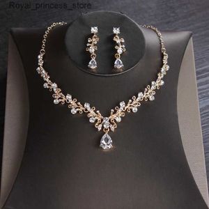 Pendant Necklaces New Korean Necklace Earring Set Zircon Earring Alloy Chain Bridal Wedding Two piece Wedding Accessories Q240426