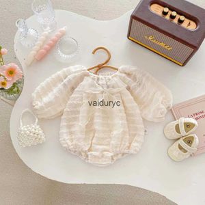 Rompers Spring Summer Infant Babhagher Mesh One Piece Big Bow BabeSuit Puff Sleeve Lace Party Party Romper Suits for Newborns H240429