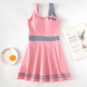 Vintage Juvenil One Piece Swimwsuit Girls Aprime de banho Retro Dress Swim Swim Bathing Suiting For Children Solid Solid Soll Slim 240415