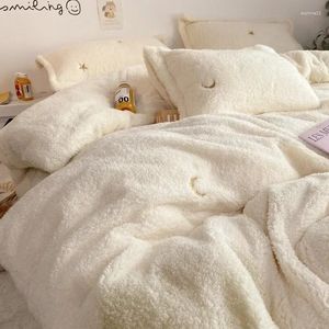 Bedding Define têxteis caseiros rosa inverno a veludo quente bordado princesa conjunto de edredão dupla capa de lençol travesseiros