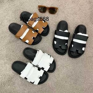 Designer Família Slippers 2024 Mulheres chinelas chypre clássico Classic Leather Beach Sandálias planas clássicas Lady Vintag