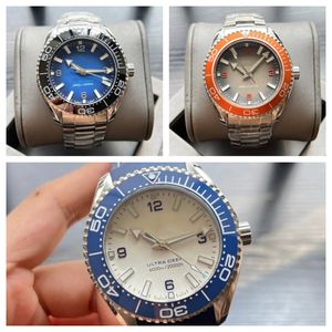 Tasarımcı Erkekler Yüksek Kaliteli 42mm Paslanmaz Çelik Erkekler İzle Silikon Kayış Lüks Safir Su geçirmez Watch Womens Sports ve Boş Zaman