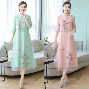 Sukienki imprezowe kobiety qipao sukienki chiński w stylu Cheongsam Ulepszony kwiatowy haft retro haft narodowy luźny kołnierz stojak