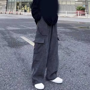 Pantaloni da uomo pantaloni da carico da uomo con gambe larghe e tasche più ampie.Pantaloni da strada da uomo con tasche sciolte.Pantaloni da uomo con tasche sciolte.Pantsl2404 hip-hop di colore solido