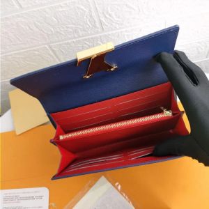 女性のLuxurys DesignersカードホルダーバッグCapucines Wallets Bag ungine Leather Ladies Travel Wallet