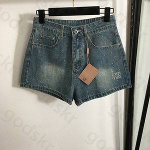 Sexig diamantbrev shorts kvinnor mode klassiska denim shorts knapp bred ben shorts jeans