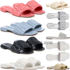 Designer Miui Womens Beach Slippers Famous Classic Flat Heel Summer Fr.ee Shipping Designer Slides Shoes Bath Ladies Sexy Sandals Storlek 36-41