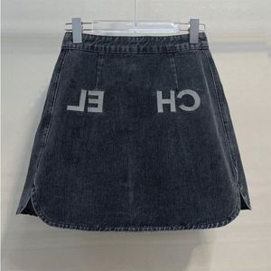 ファッション女性のスカートデザイナーデニムハイオールドウエストアメリカングレーナンバースカート洗浄されたスプリットブラッククラシックレトロ刺繍vsgv