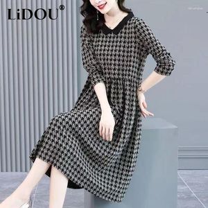 Casual Dresses Autumn Winter Doll Collar Vintage Houndstooth Tryck Löst överdimensionerad mantel Femme Långärmad klänning Kvinnor Fashion Vestido