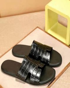 Men039s stylish outdoor beach sandals men039s leather slippers and indoor flipflops areat 3846 with boxes5980410