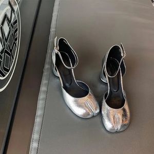 Fashion Tabi Ninja Shoes Womenround Split Toe мелкие толстые сандалии на каблуках одиночные средние каблуки Мэри Джейнс обувь женские насосы 240422