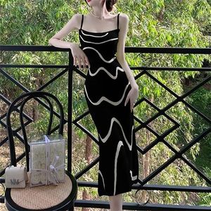 Franska vintage elegant rem lång klänning högkvalitativ våg rand stickad mittlängd klänningar kvinnor hösten ladie party kläder 240425