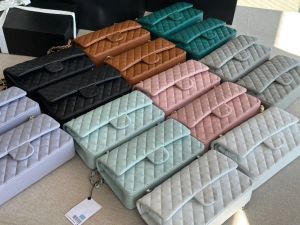 Luxury Designer Flap bag Velour Shoulder Bag with Chain Strap Checkered Pattern Solid Hasp Closure Elegant Women's Clutch handbag Waist Bag Handbags with box 25cm