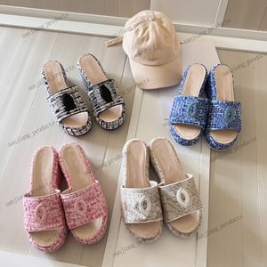 Kvinnors plattform kil klackar tofflor designer sandaler pläd tweed diamant spänne glid broderi stor logotyp damer sommar strand sko lyxiga klassiska mule flip flops