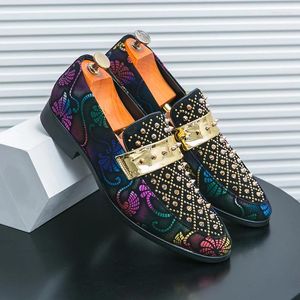 Casual skor italienska lyx män läder loafers klassiska trender spik platt designer klänning comfy fest bröllop bankett sko