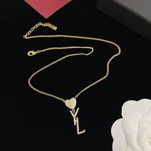2024 New style Designer Necklace letter Bracelet Fashion Designe for Woman Temperament Exquisite Jewelry Pendant Necklaces