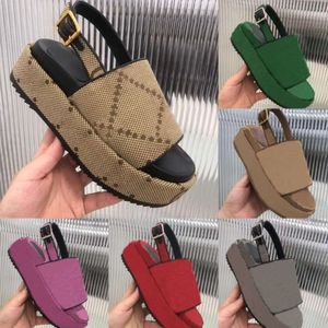 Designer womens sandals da uomo pantofole di moda a infrasoli a fessura di lusso da ricamo a fondo lussuoso pantaloni da ricamo da ghiglia