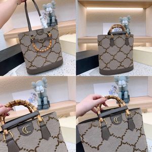 Designer Frauen Einkaufstasche Große Designer Einkaufsbur Totes Bur Brand -Umhängetaschen Handtasche Praktische Kapazität Mode CHD2307102 S Originalqualität