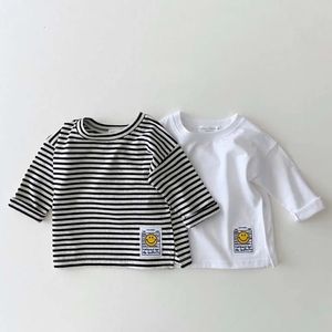 9297 Korean Ins Baby T Shirt Simple Smiling Face Casual T-shirt Autumn Winter Boys Bottoming Shirt 0-3Year Girls T Shirt 240424