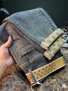 جينز للرجال مصمم حزام الصيف على طراز الجينز المقطوع بنطلون جينز للرجال الأزياء الراقية تطريز بنطلون الطباعة