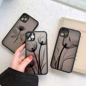 Cell Phone Cases Luxury retro rose phone case suitable for iPhone 7 8 Plus SE2 X XR XS MAX 12 13 14 15 Pro Max black back shock cover J240426