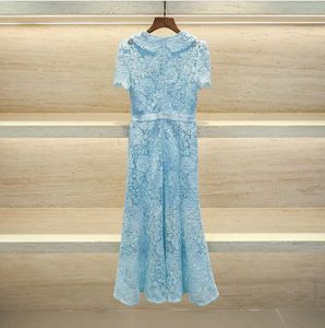 New self port * rait Xiaoxiangfeng Heavy Industry lace water-soluble embroidery V-neck belt waist cinching dress