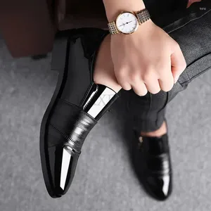 Sapatos casuais masculino de couro clássico negócio formal moda e elegante capas de sapatos de casamento Office Oxford Black