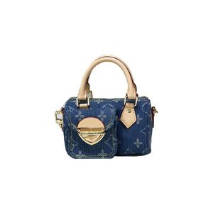 24SS Women Nano Totes Torby torebki luksusowe projektanci Shuder Crossbody Messenger Ladies Travel torebka torebka z monety 16cm EFGA