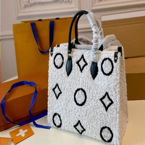 23SS Women's Luxury Designer Lamb Wool Tote Handbag Women's Shoulder Bag Tote Bag Makeup Bag Purse Storage Bag Large Capacity Tinn