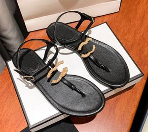 Nya Paris varumärkesdesigner kvinnors sandaler sommar mode mångsidig 2Klove pärlspänne kvinnor flip-flops platt sandaler kvinnors tofflor cha spets upp kvinnliga strandskor