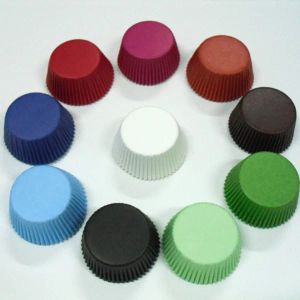 Moldes 50pcs papel de cupcake de papel branco preto azul marrom verde liso liso colorido sólido muffin assado bolo bolo molde de bolinha vermelha 4 padaria