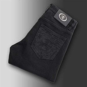 Mäns jeansdesigner Autumn/Winter Men's Slim Fit Small Feet Trendy Brand Kvinnors broderade avslappnade mikroelastiska tjocka jeans