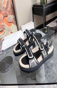 2023 Womens Sandals tofflor Slide Summer Fashion Wide Flat Indoor Flip med Box Size EUR35415308216