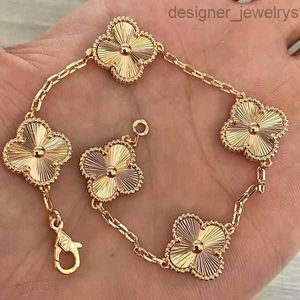 Jewelrys Bracelets Designer Van Clover Bracelet 2024 Luxury Charm Pearl 4 Pieces 18k Gold Necklace Earrings Wedding Laser Brand 111q5l51pg8nw