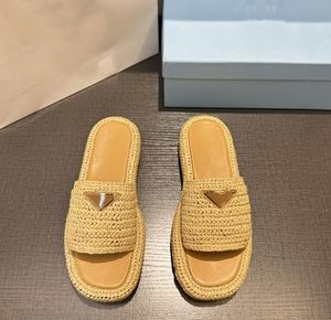 Tasarımcı terlik platformu raffias terlikleri kadınlar erkek yaz gündelik flip flops üçgen üçgen örgü terlik açık havuz kaydırıcıları plaj sandal