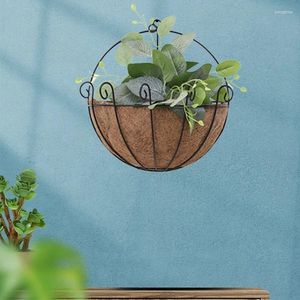 Estatuetas decorativas montadas na parede Metade redonda de florpot de ferro com tanta pendurada casual sundries cesto rack rack de parede de parede de parede decoração de jardim