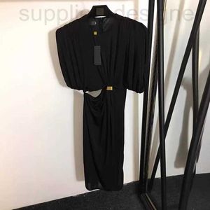 Work Dresses designer 2024 Summer Nanyou New Metal Knot Sexy Waist Wrap Hip Slim Fit Pleated Shoulder Dress M3V6