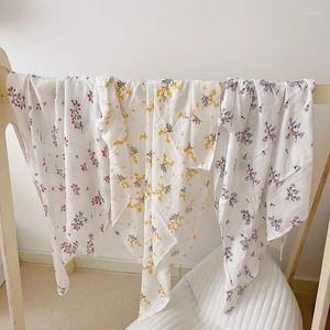 Filtar vintage blommor tryckt muslin född baby swaddle filt för bambu bomullsgasfolie födda badhanddukar