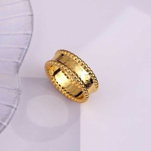 Projekt designerski V Gold Grubed Splated 18K Mijin Kaleidoscope Signature Clover Clover Pierścień spersonalizowany z logo