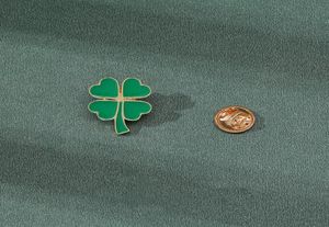 Lucky Green Fourleaf Clover Pins Brosches for Women Gold Plated Plant Emamel Pin Jewelry Student Par Metal Badges Denim Shirt 1825056