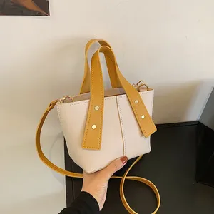 BUSSE DELLA TURO FASHIONE 2024 Versione coreana piccola borsa crossbody fresca e carina per donne borsette di alta qualità