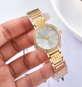 Luxuy Womens Fashion Watch Watch Quartz Watches عارضة كاملة من الفولاذ الاتصال الهاتفي امرأة في جميع أنحاء Sky Stars Crystal Diamond Dial Style Wat3067284